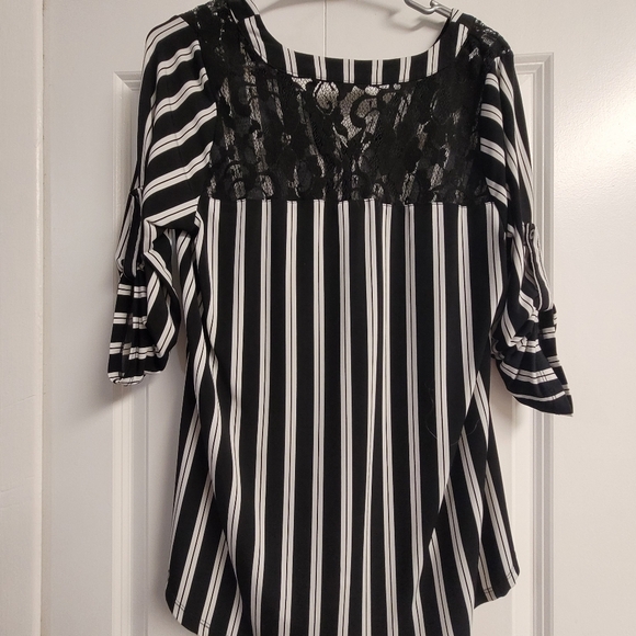 Torrid Studio Knit Lake Yoke Harper black white lace top 00 - Picture 2 of 9